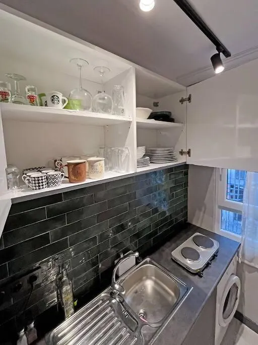 Apartment Central & Cosy Flat For 4 Person Istanbul